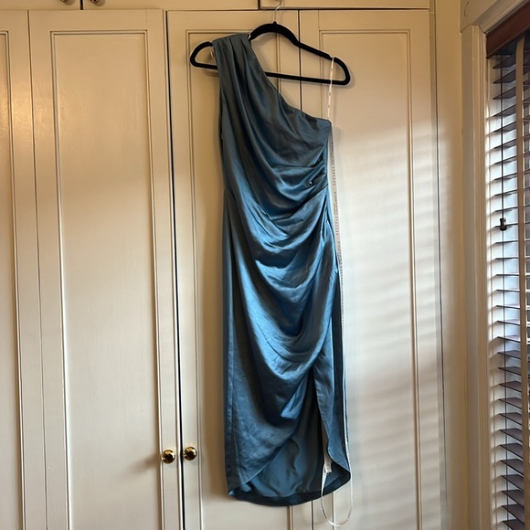 Elliatt Blue Cassini Dress Medium (New with tags) - Picture 3 of 4